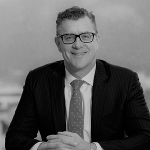 Dr. Erik  Müller